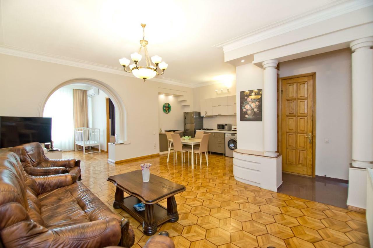 Seaside Luxury Apartment Batumi Esterno foto