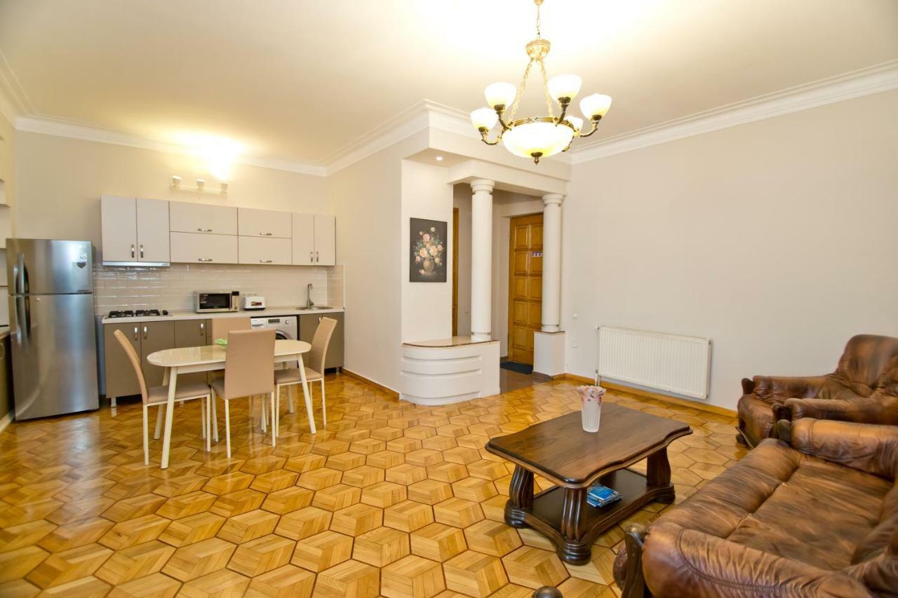 Seaside Luxury Apartment Batumi Esterno foto